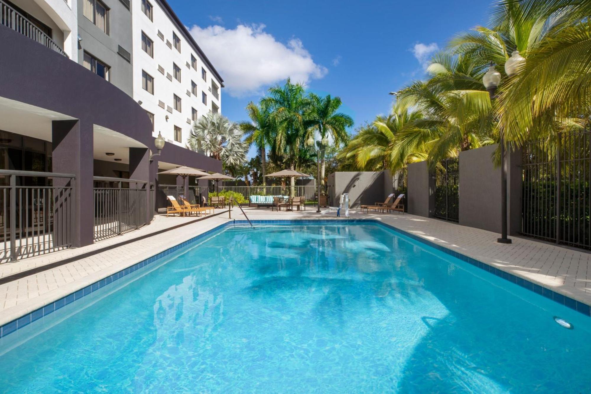 Courtyard By Marriott Miami At Dolphin Mall Sweetwater Extérieur photo