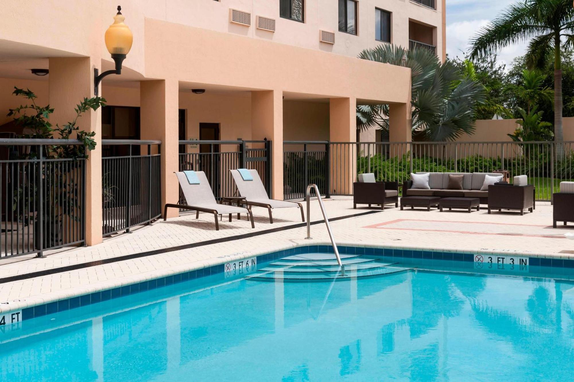 Courtyard By Marriott Miami At Dolphin Mall Sweetwater Extérieur photo